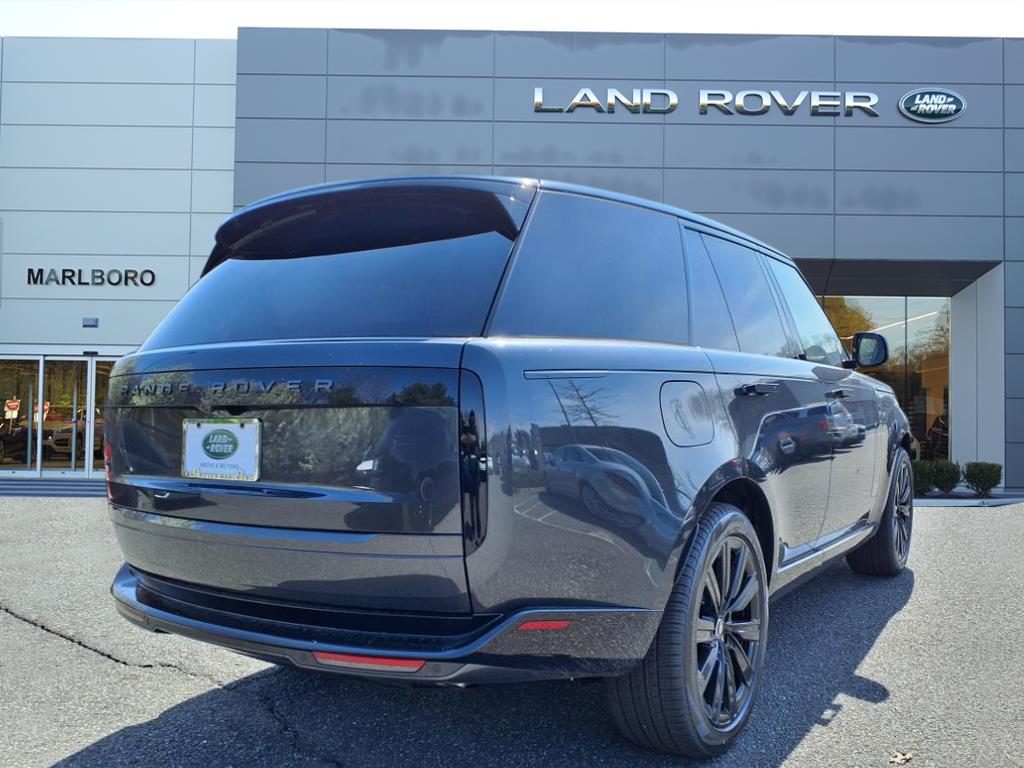 2025 Land Rover Range Rover SE photo 2