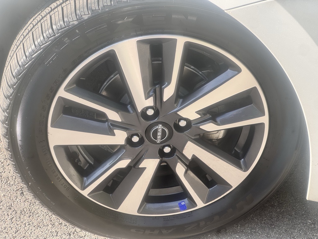 2023 Nissan Versa 1.6 SV photo 15