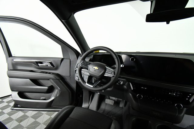 2025 Chevrolet Suburban LS photo 14