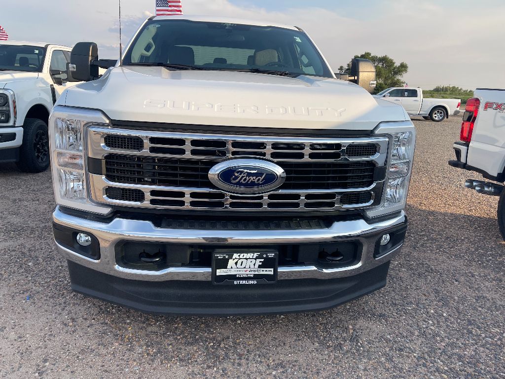 2025 Ford F-350 XLT photo 3