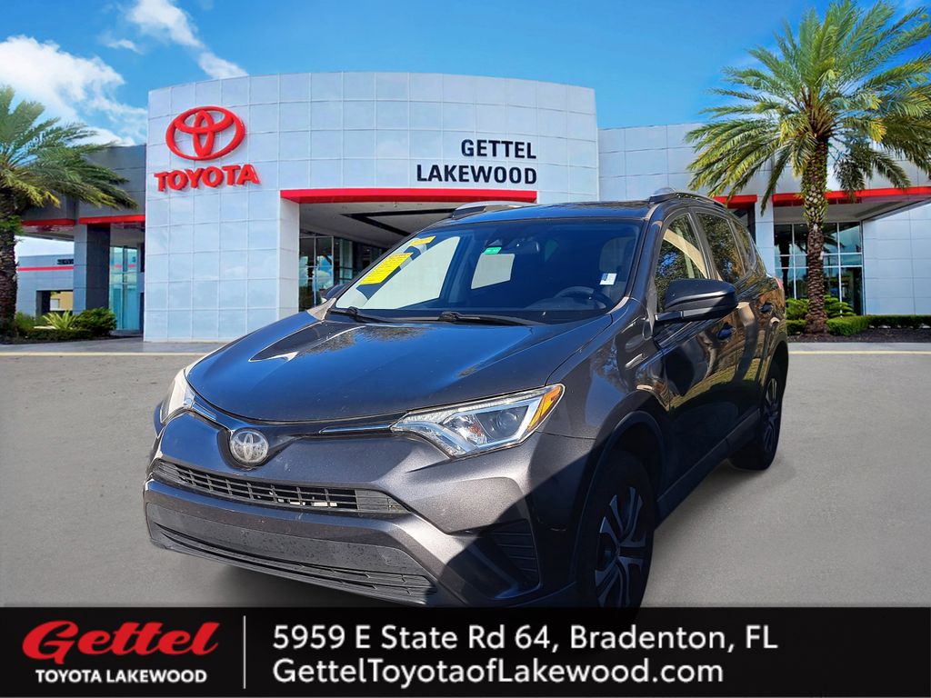 2018 Toyota RAV4 LE's photo