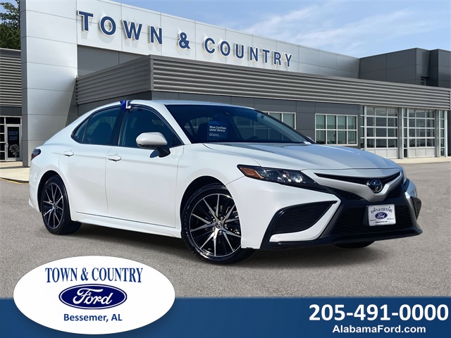 2024 Toyota Camry SE's photo