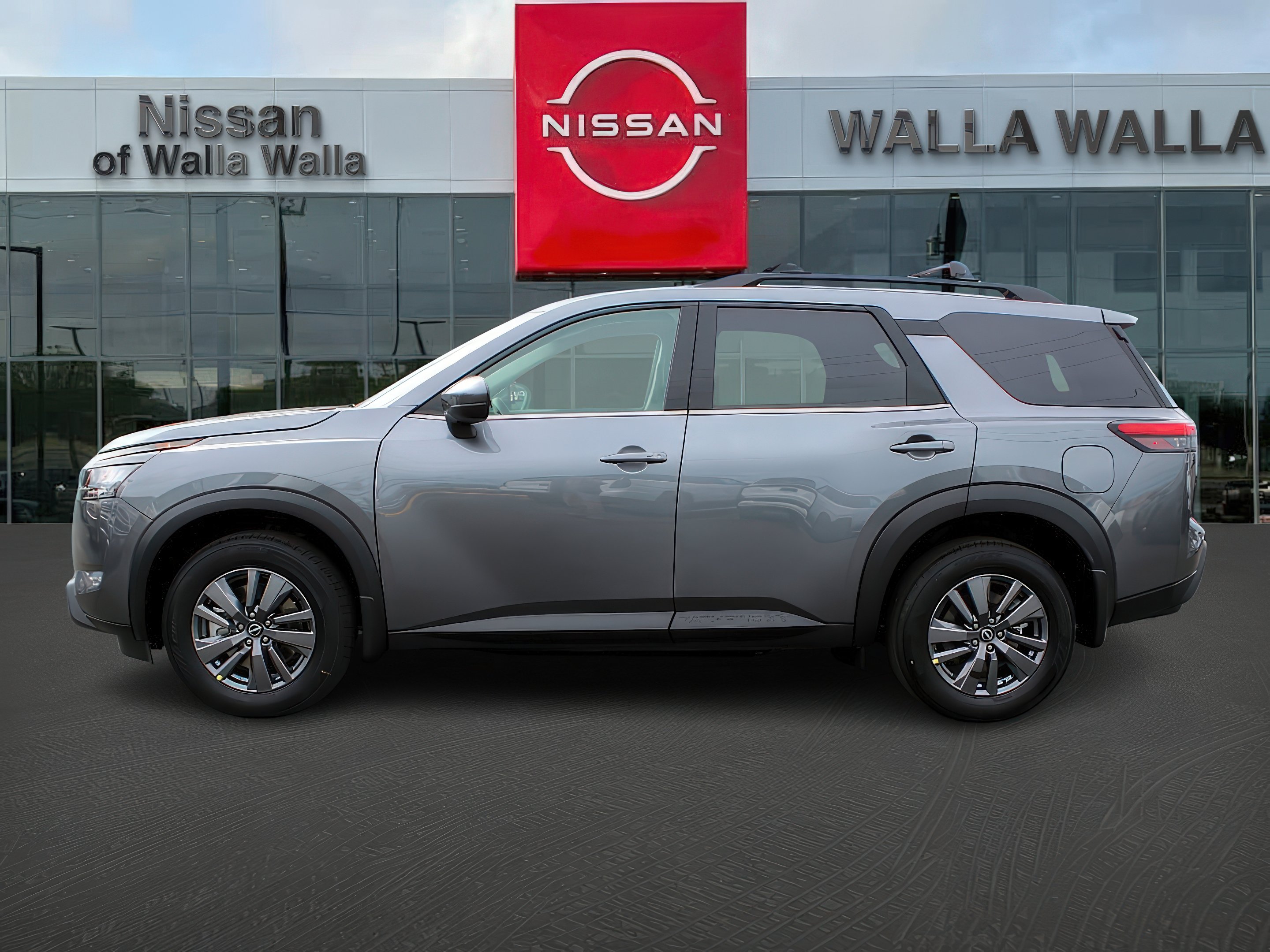2025 Nissan Pathfinder SV photo 4