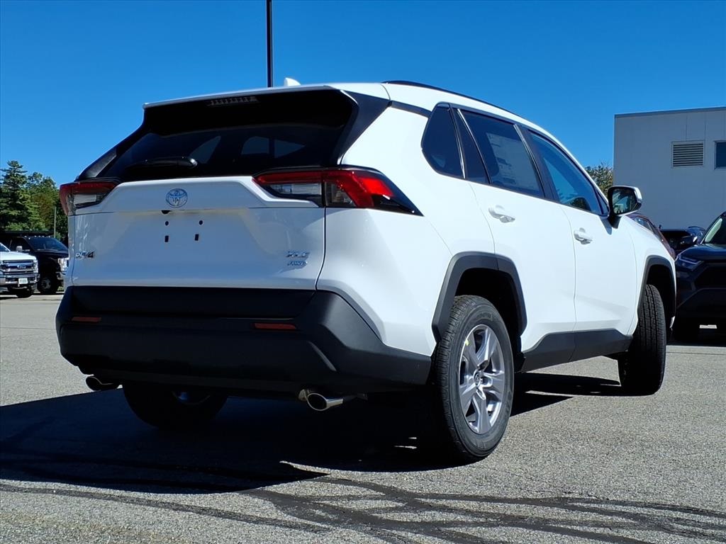 2025 Toyota RAV4 XLE photo 2