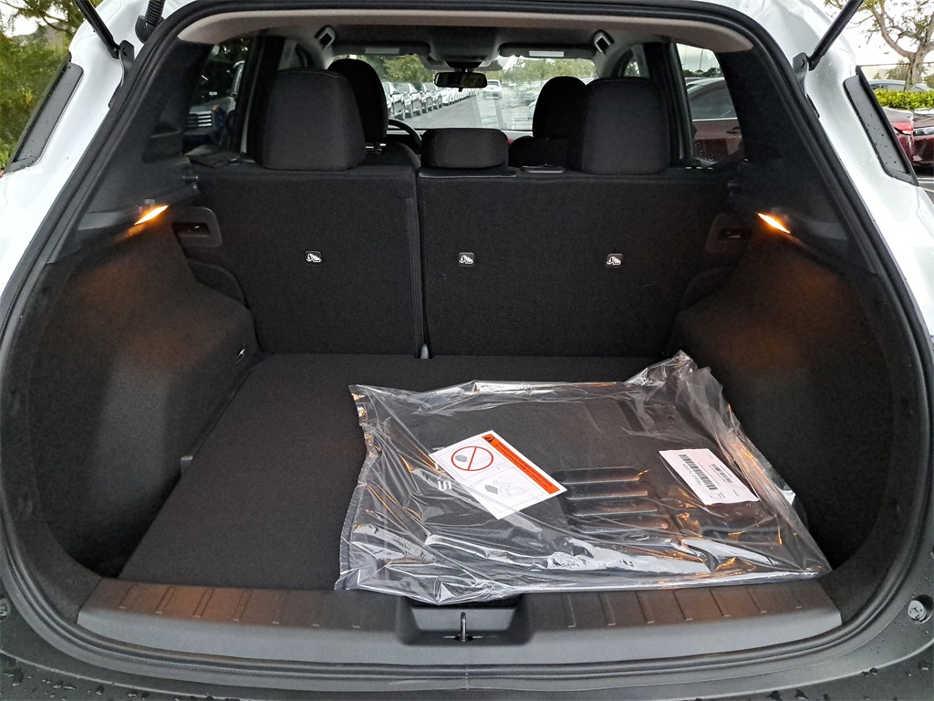 2026 Nissan Kicks SV photo 9