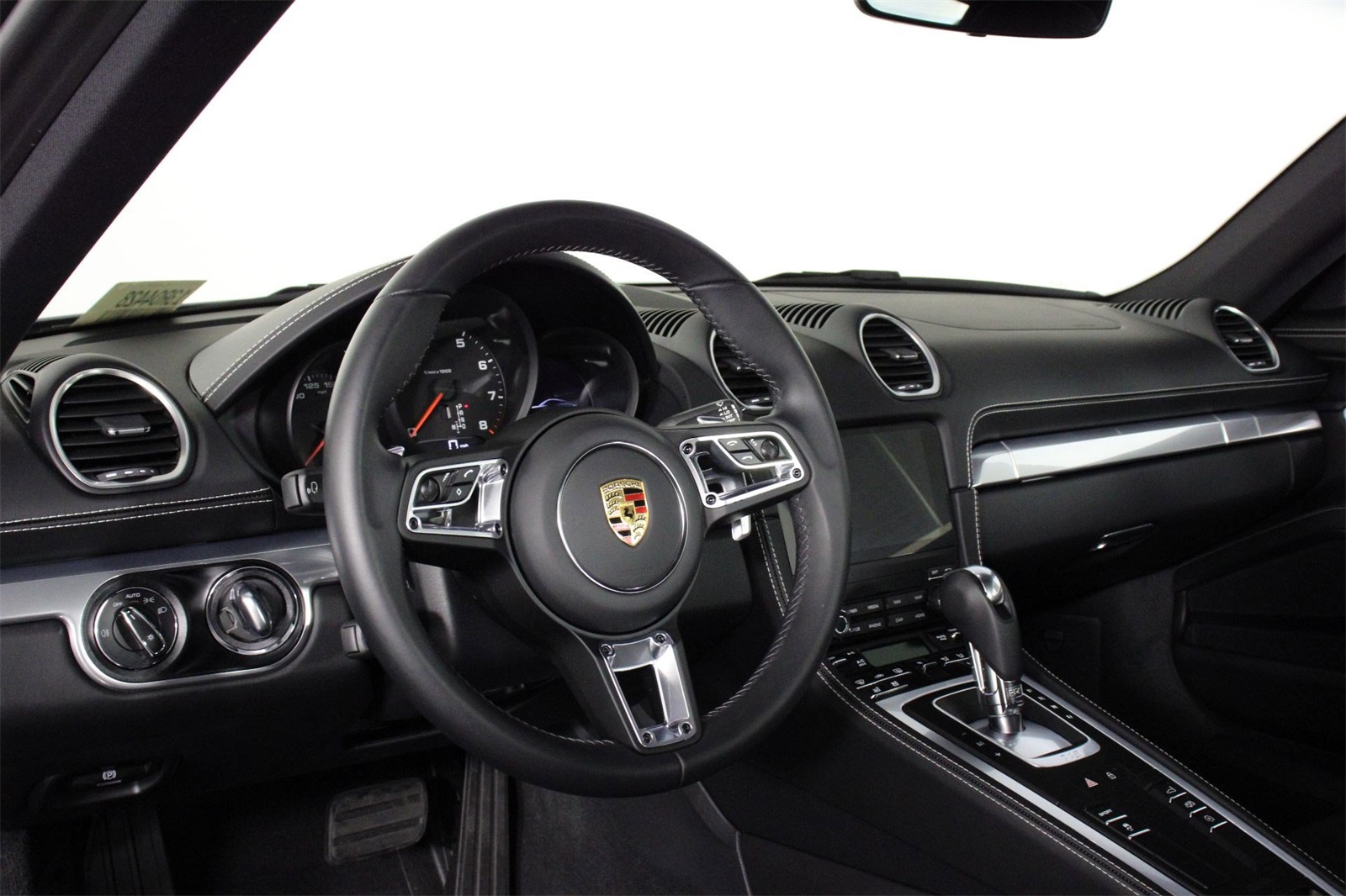 2025 Porsche Cayman photo 4