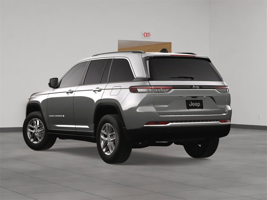 2025 Jeep Grand Cherokee Laredo photo 4