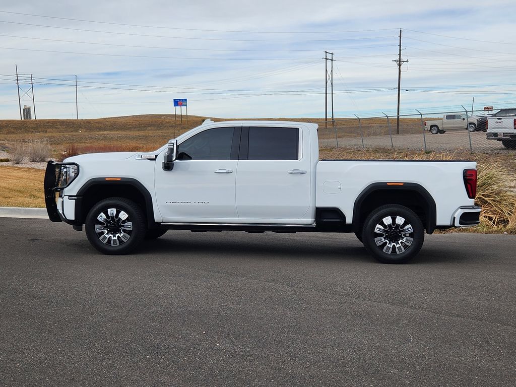 2024 Gmc Sierra 2500 Denali photo 2