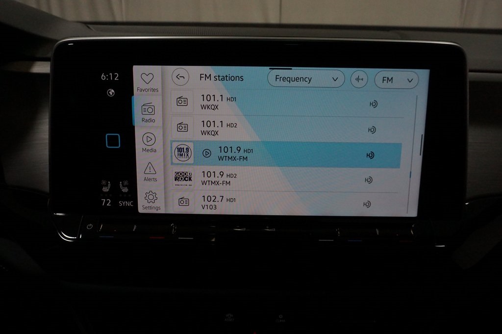 2025 Volkswagen Atlas Cross Sport SE Technology photo 15