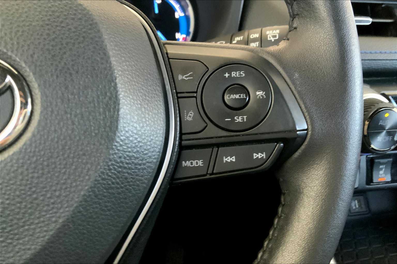 2024 Toyota RAV4 Hybrid XSE photo 21