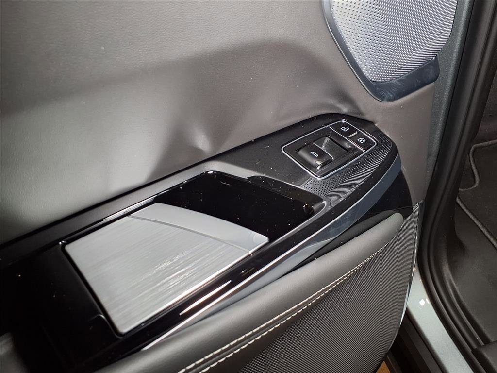 2025 Cadillac Escalade ESV Premium Luxury Platinum photo 10