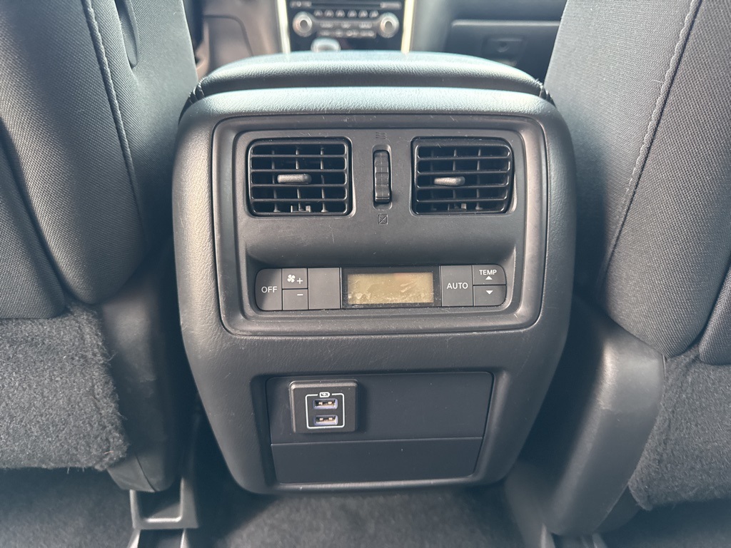 2018 Nissan Pathfinder SV photo 11