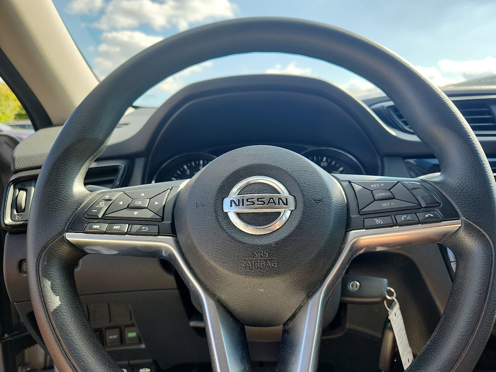 2017 Nissan Rogue S photo 17