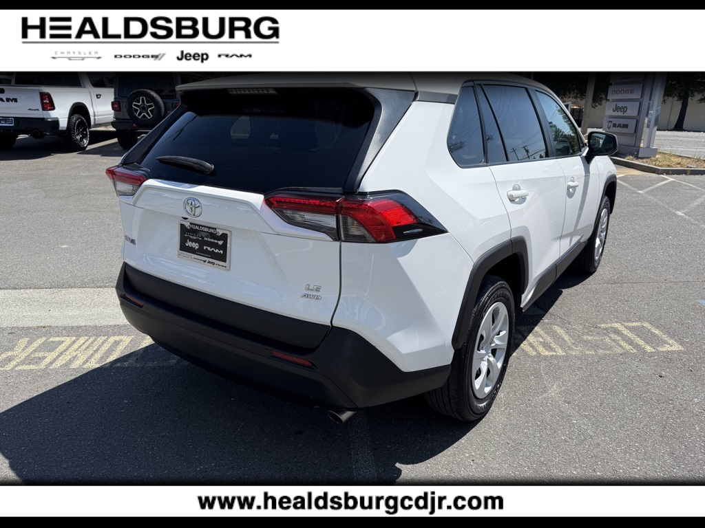 2024 Toyota RAV4 LE photo 4