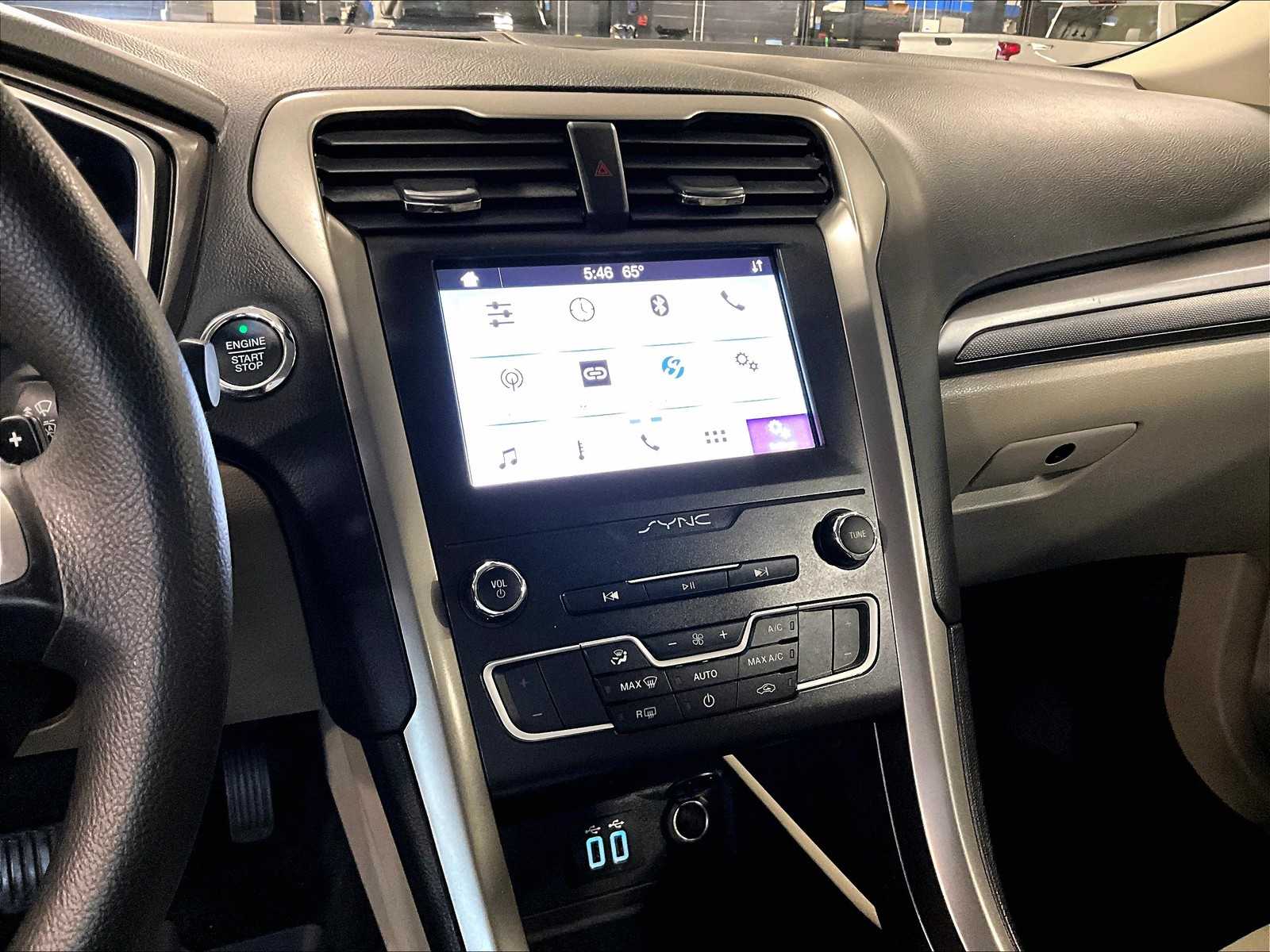 2019 Ford Fusion SE photo 18