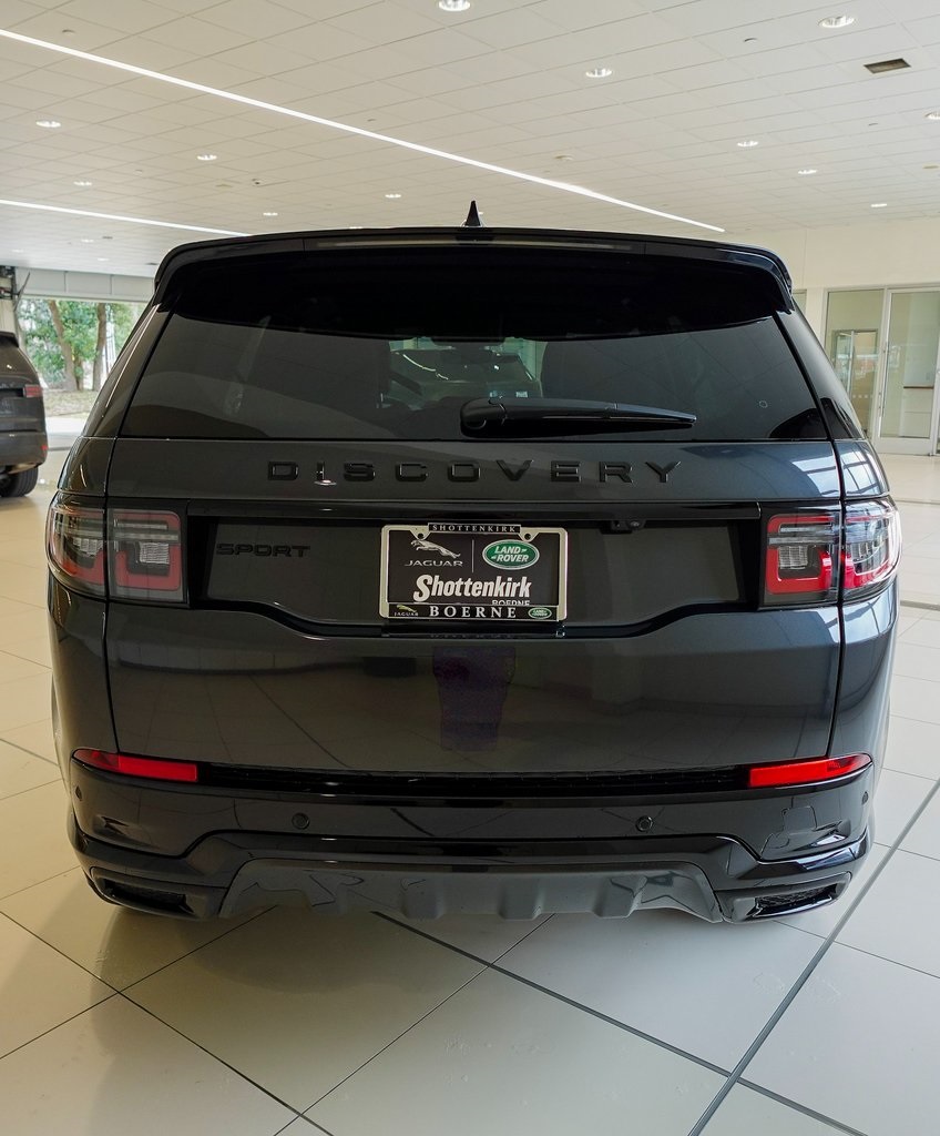 2025 Land Rover Discovery Sport SE photo 5