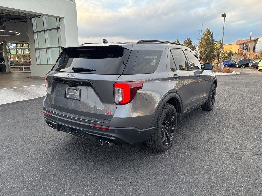 2022 Ford Explorer ST photo 3