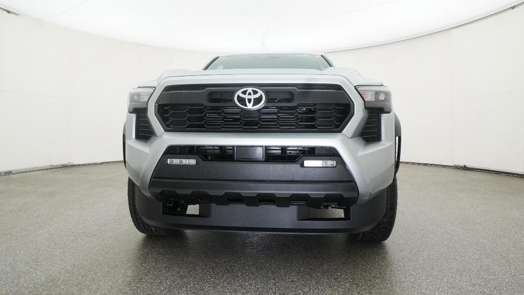 2025 Toyota Tacoma TRD Off-Road photo 3