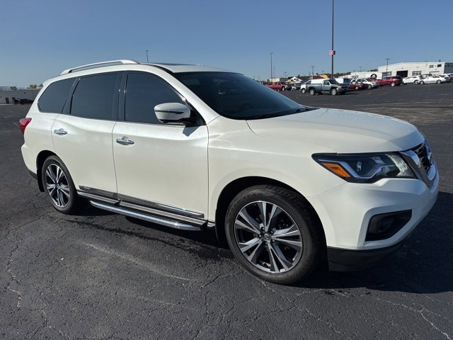 2019 Nissan Pathfinder Platinum photo 2