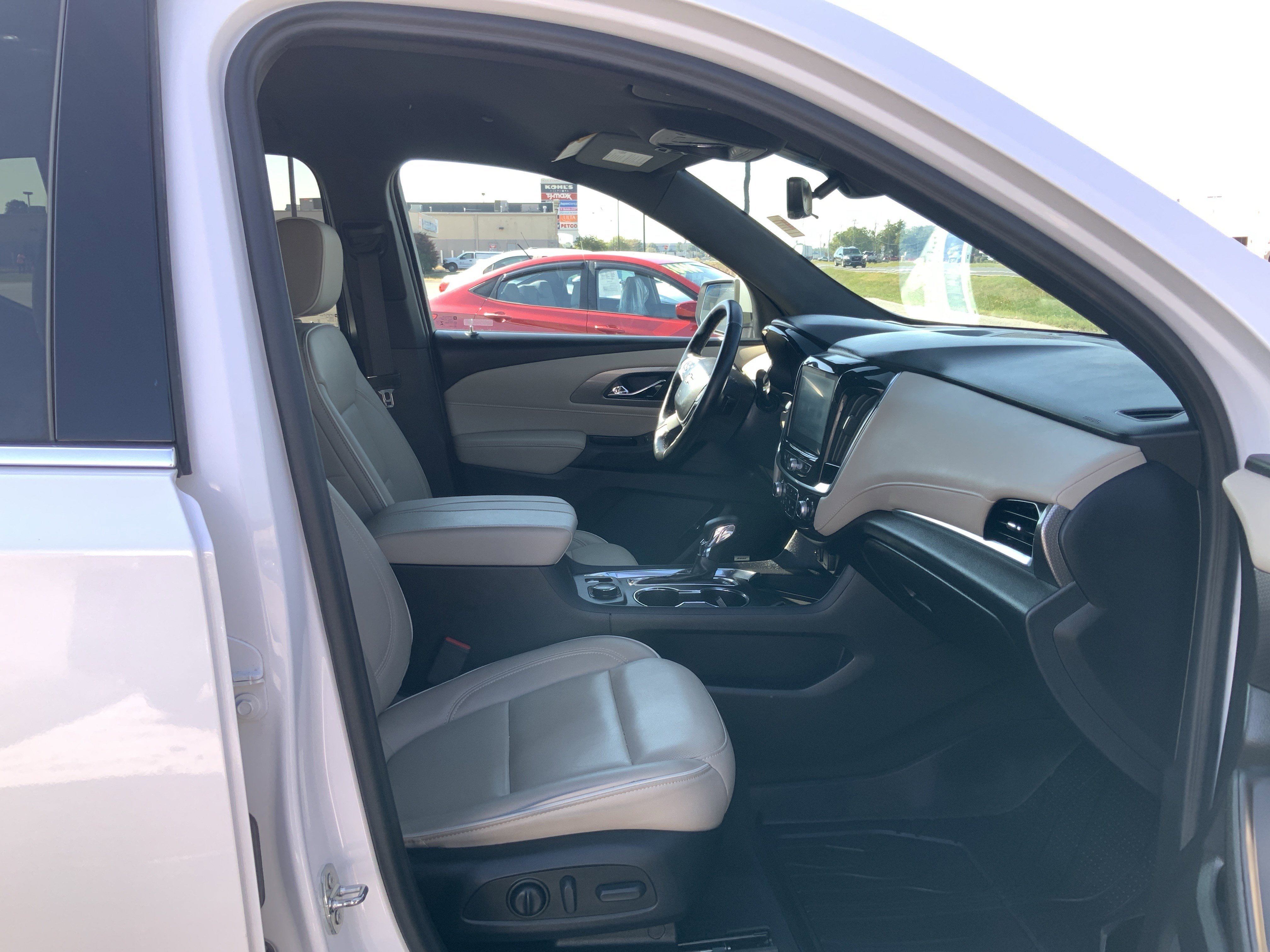 2023 Chevrolet Traverse Premier photo 8