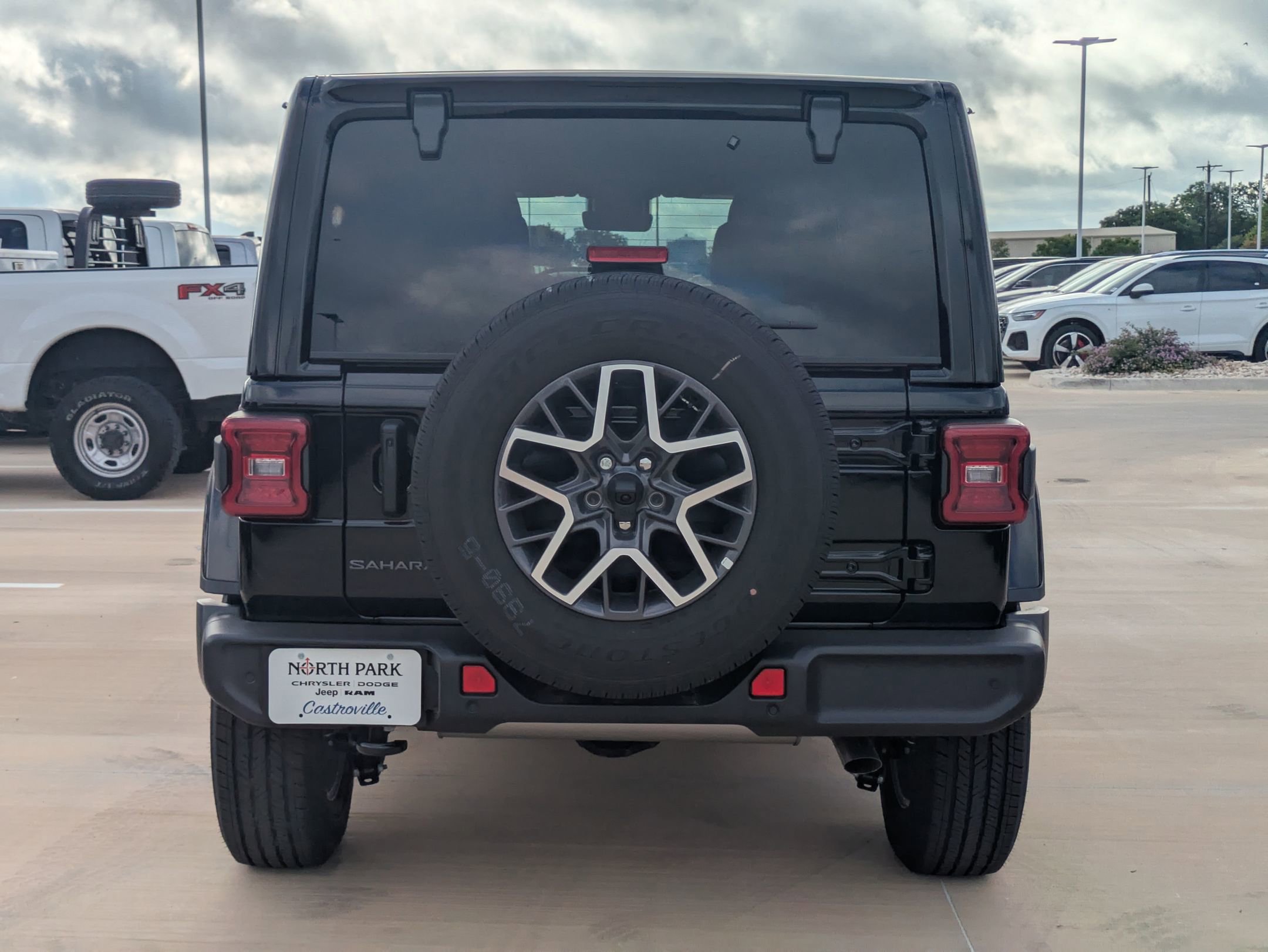 2025 Jeep Wrangler Sahara photo 4