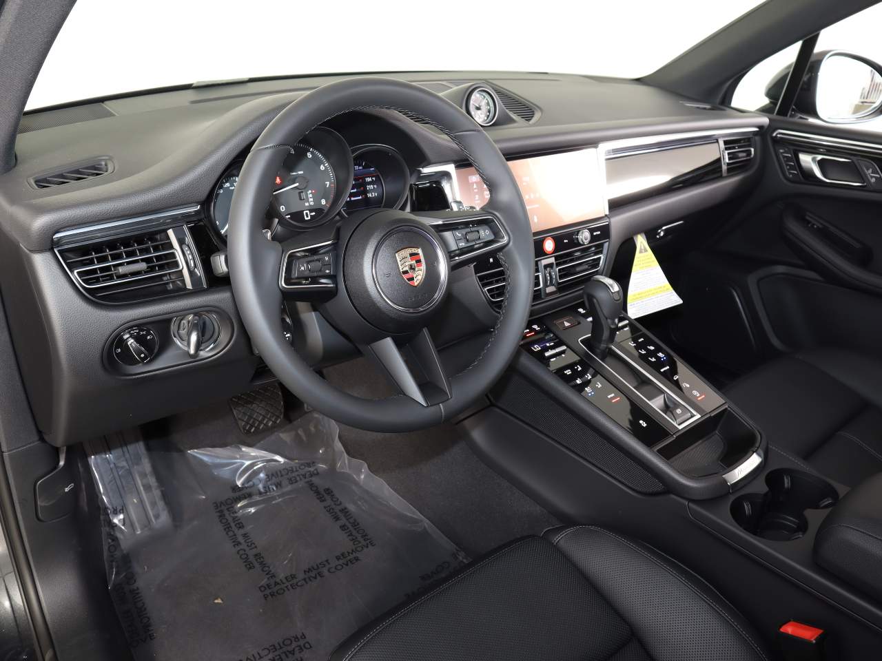 2025 Porsche Macan T photo 2