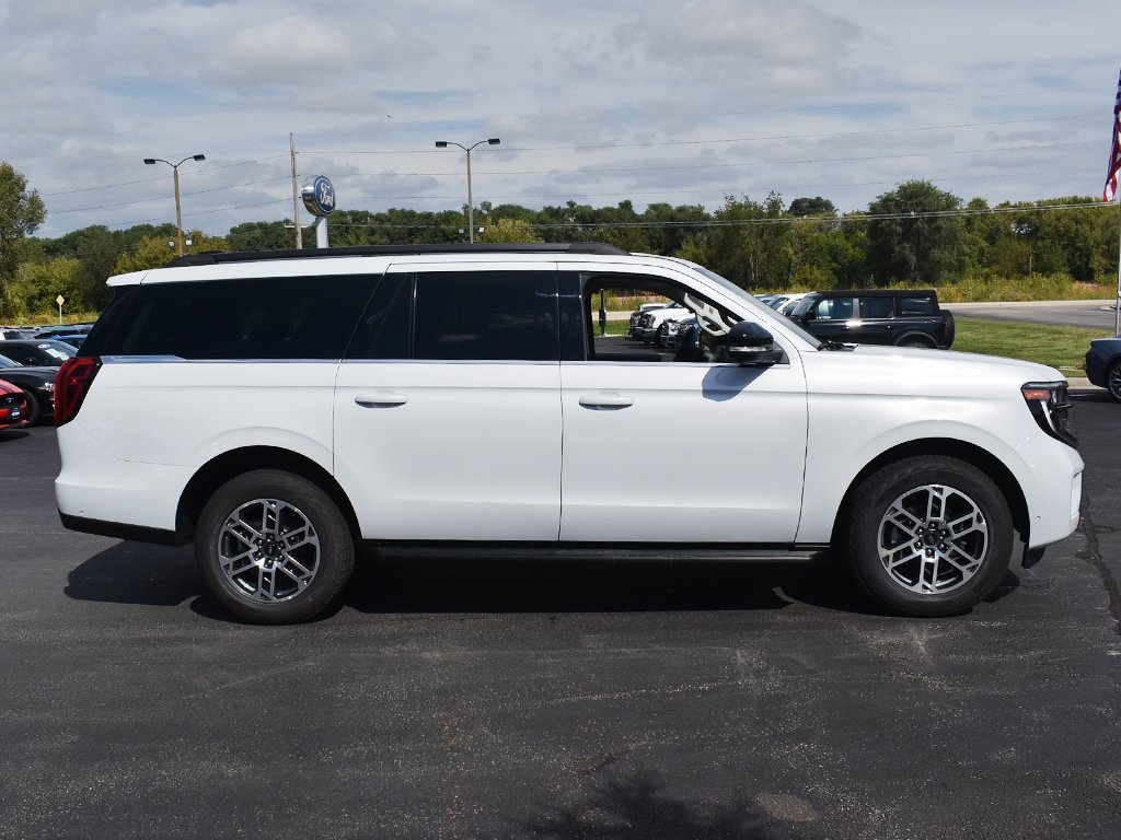 2025 Ford Expedition MAX photo 13