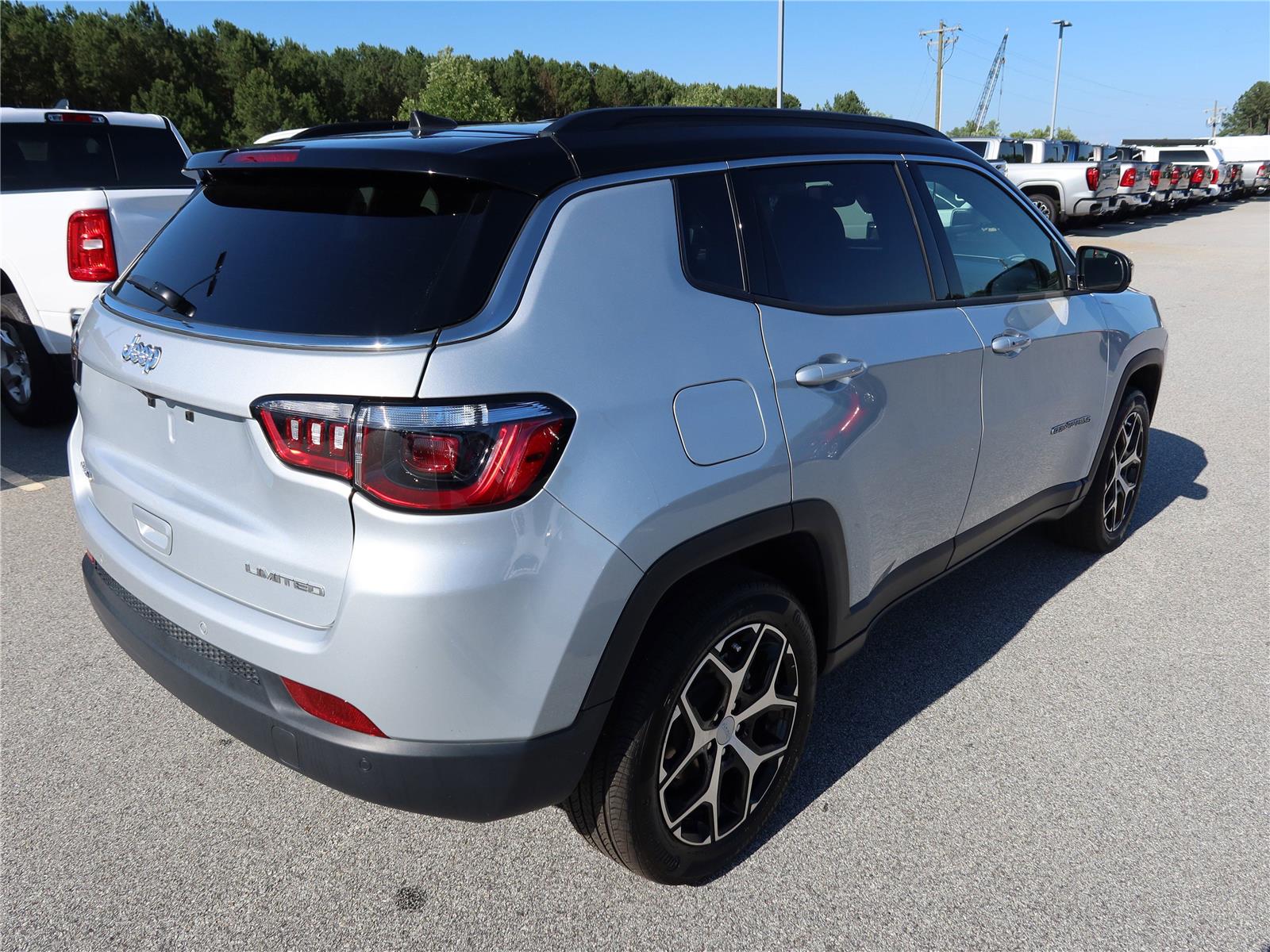 2024 Jeep Compass Limited photo 3