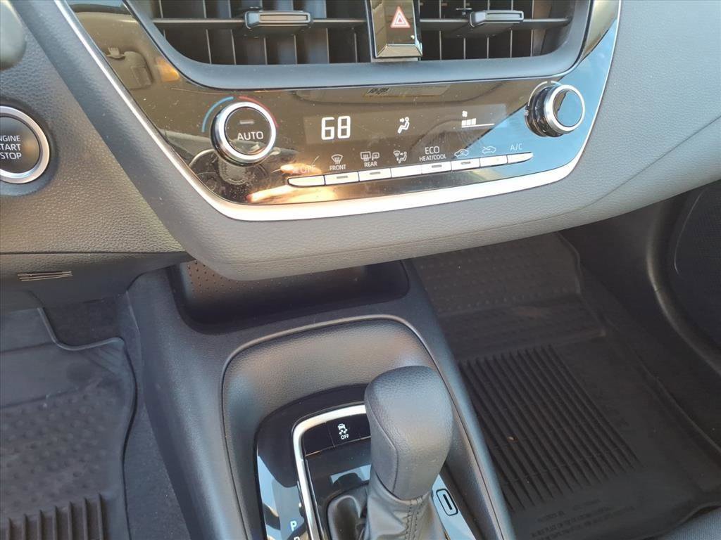 2022 Toyota Corolla LE photo 14