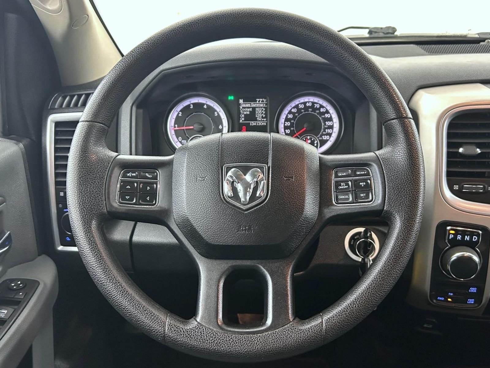 2017 Ram 1500 SLT photo 9