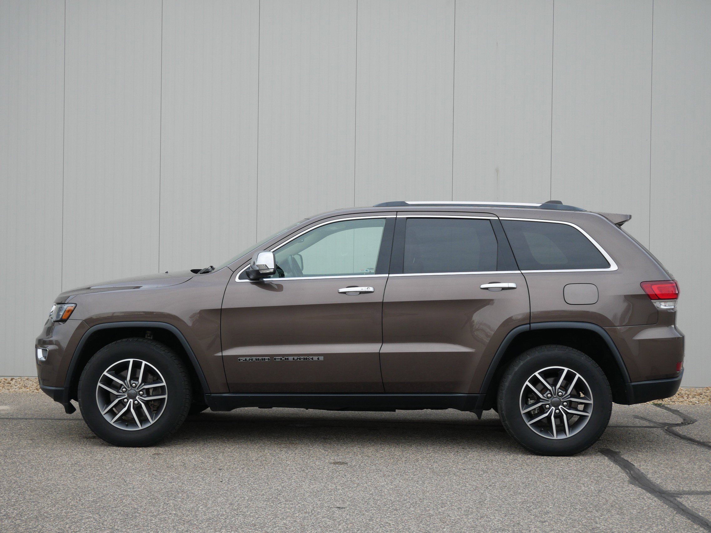 Used 2021 Jeep Grand Cherokee Limited with VIN 1C4RJFBG8MC755290 for sale in Hastings, Minnesota