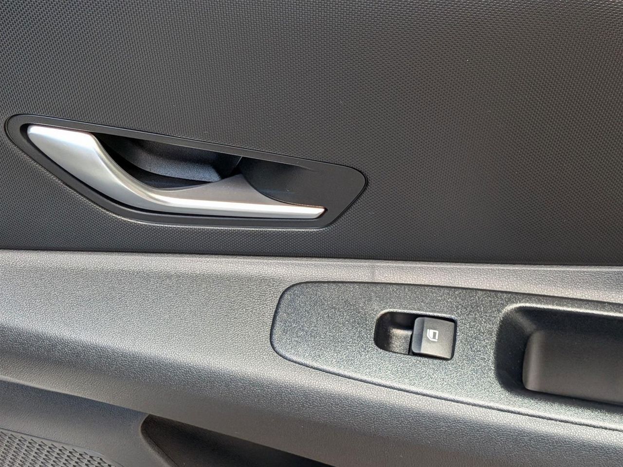 2025 Hyundai Elantra SE photo 29
