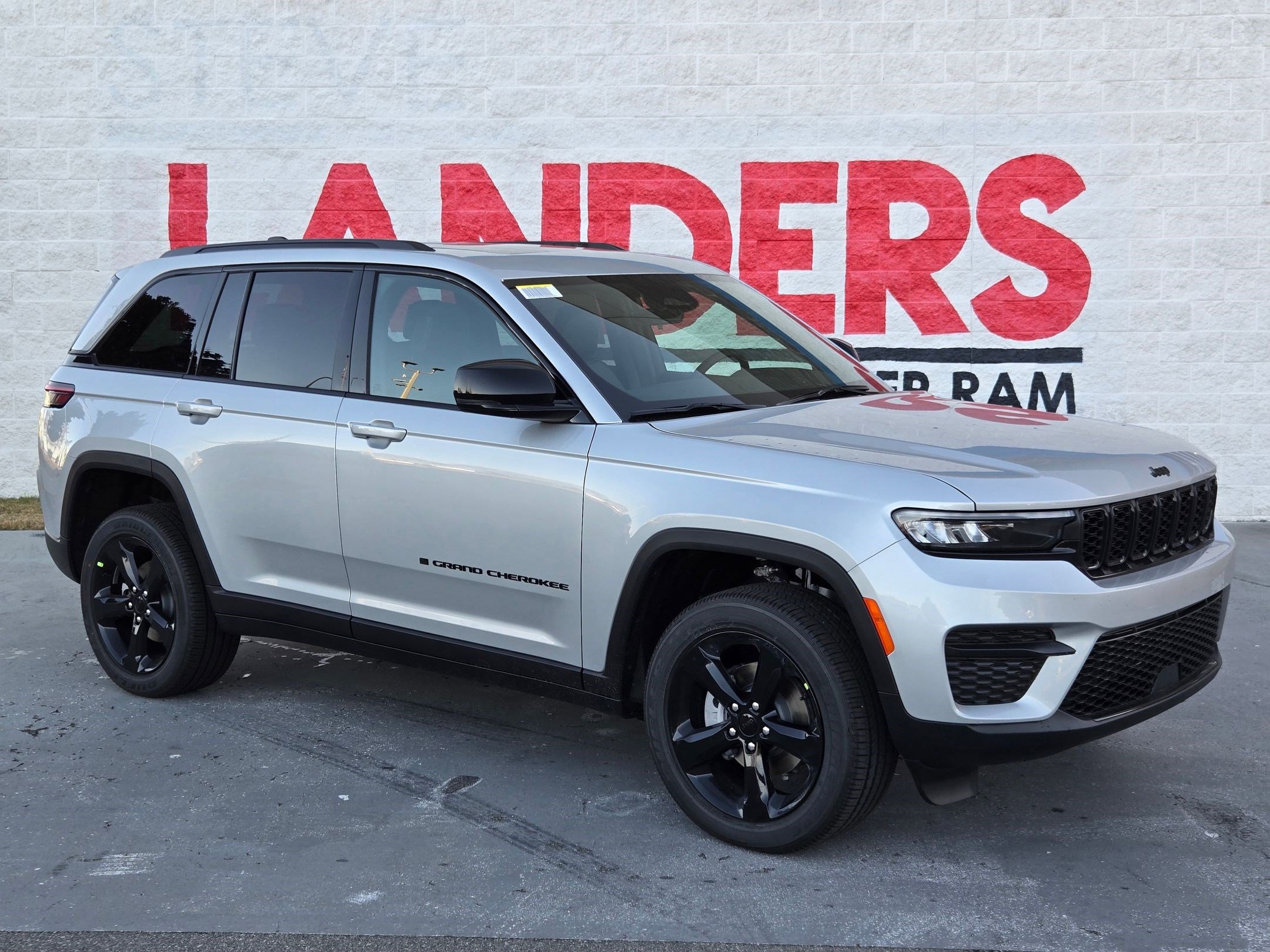2025 Jeep Grand Cherokee Altitude's photo