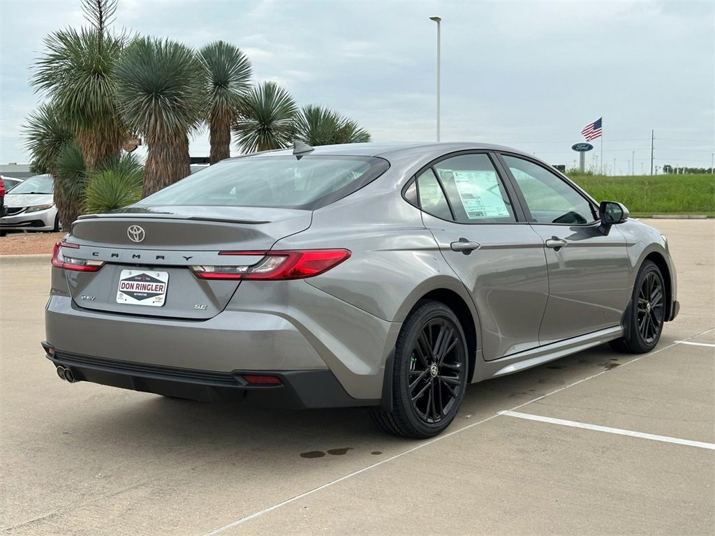 2025 Toyota Camry LE photo 4