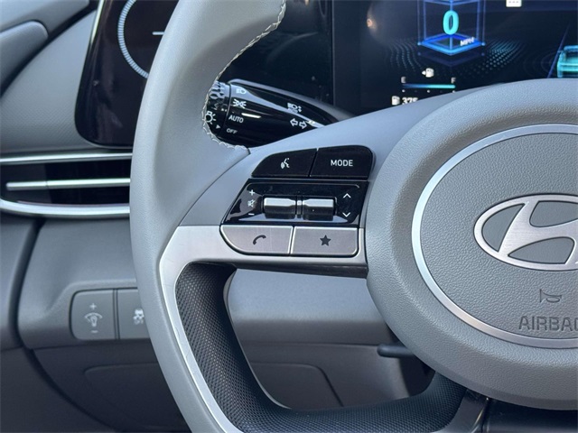 2024 Hyundai Elantra SEL Convenience photo 23