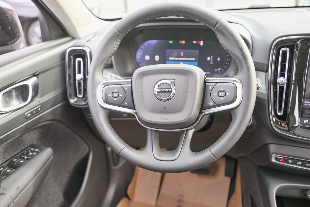 2026 VOLVO XC40 - Image 25