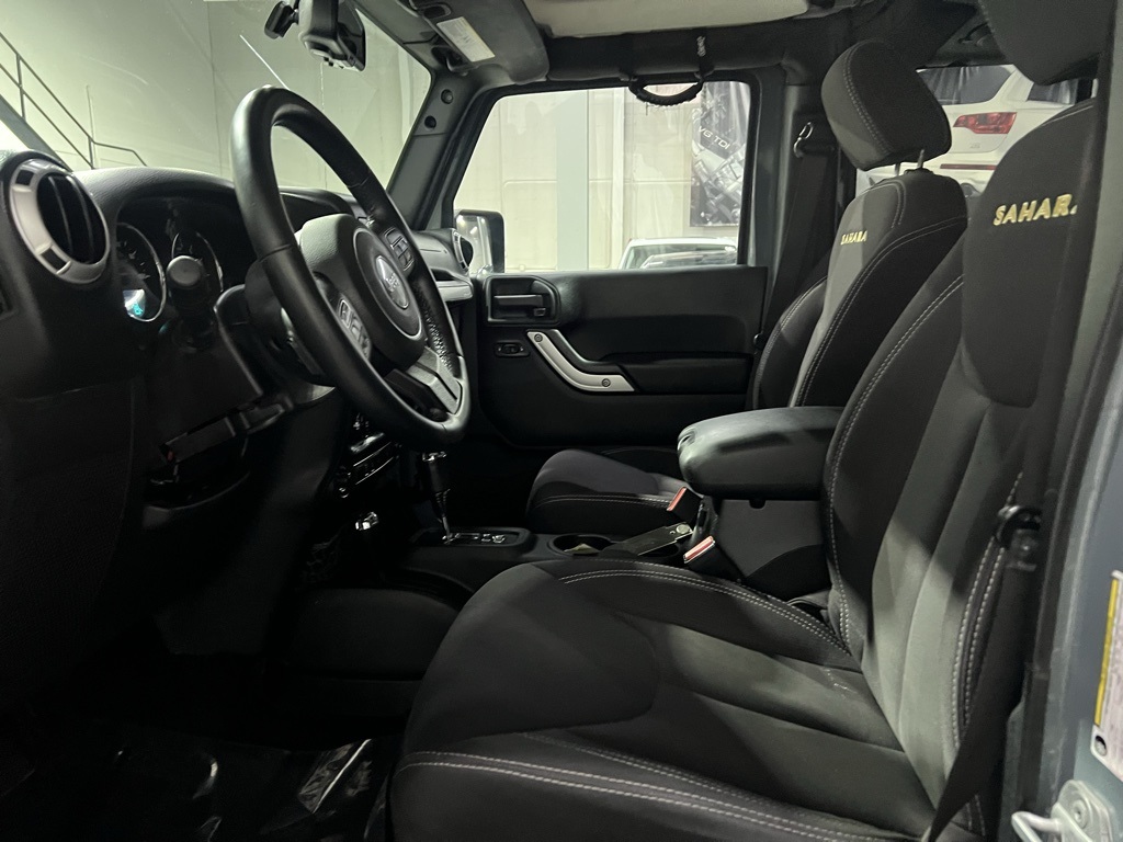2014 Jeep Wrangler Unlimited Sahara photo 17