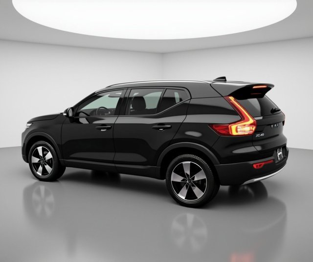 2021 Volvo XC40 Momentum photo 4