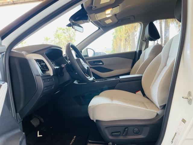2022 Nissan Rogue SV photo 11