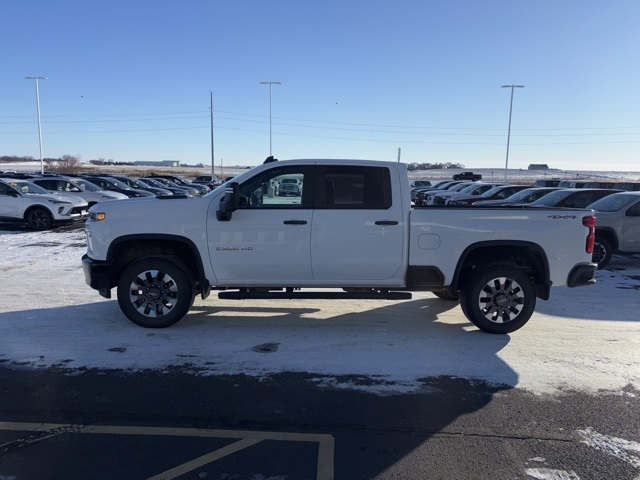 2021 Chevrolet Silverado 2500HD Custom photo 3
