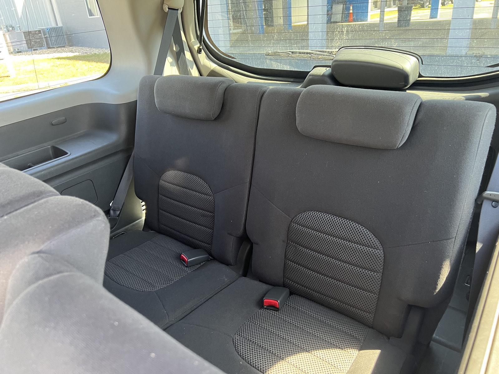 2010 Nissan Pathfinder SE photo 8