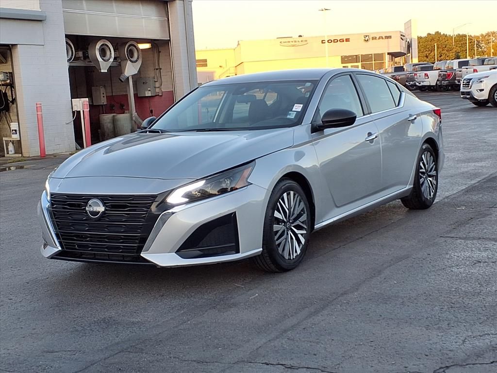 2024 Nissan Altima 2.5 SV photo 2