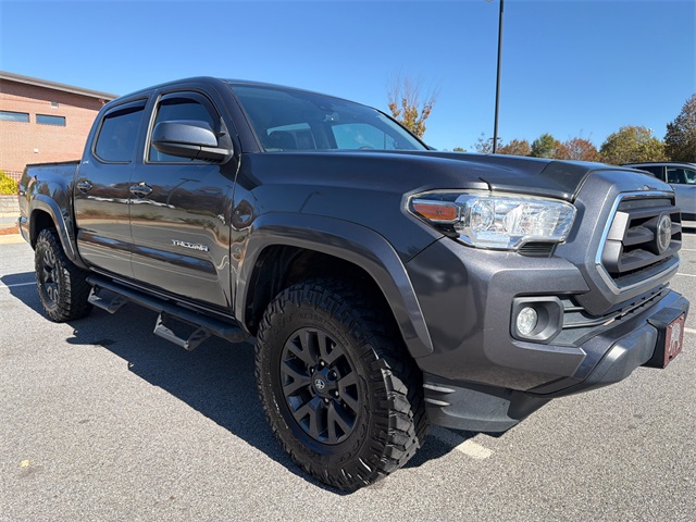 2020 Toyota Tacoma LE photo 2
