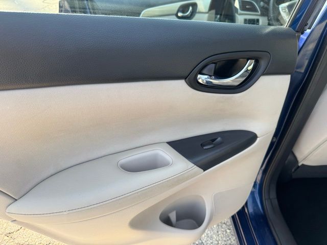 2016 Nissan Sentra S photo 19