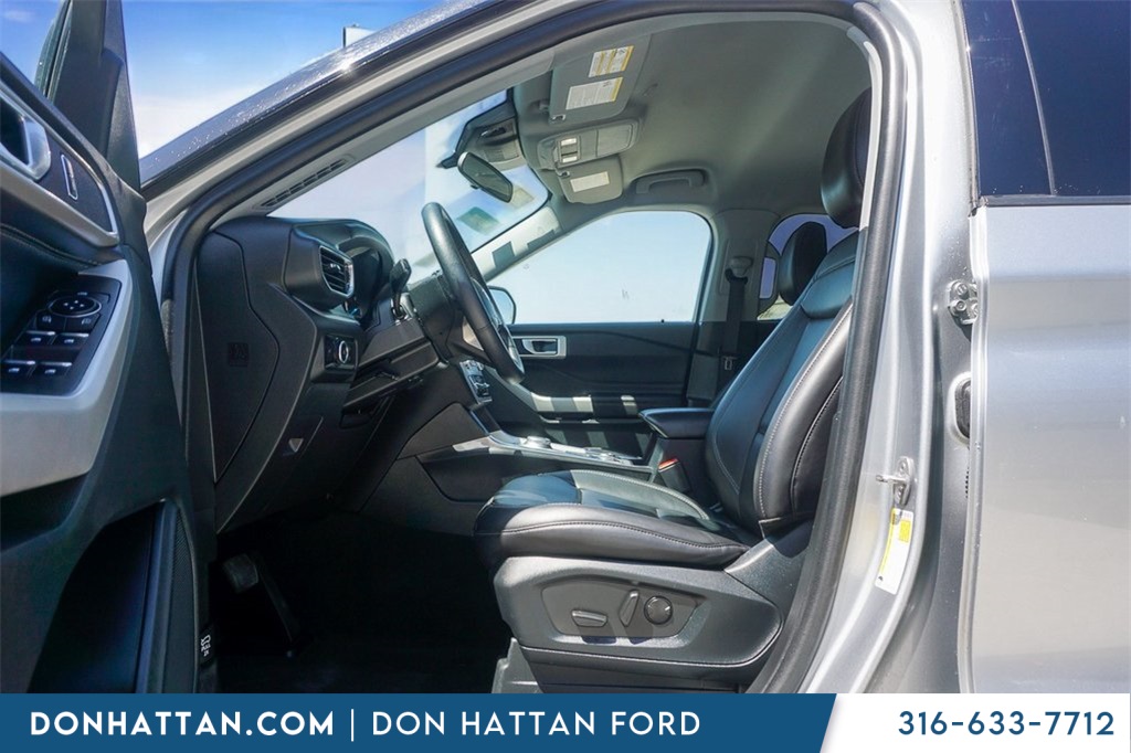 2023 Ford Explorer XLT photo 2