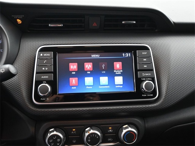 2025 Nissan Kicks Play S photo 3