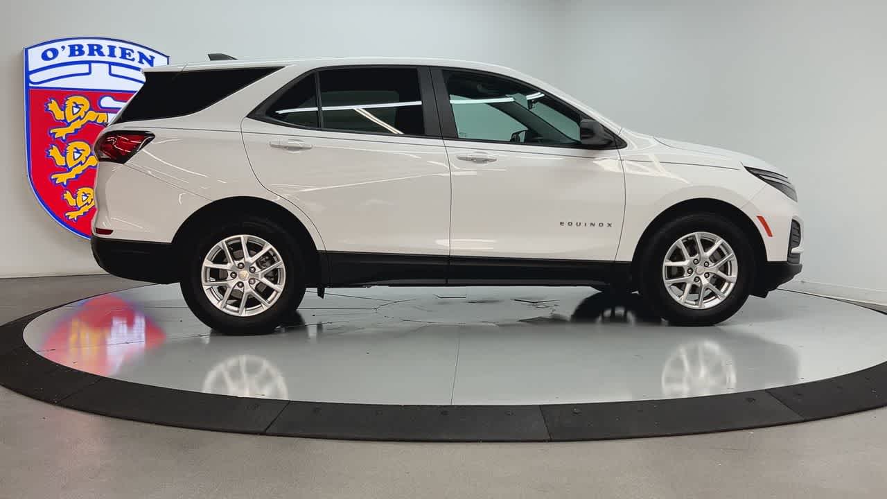 2022 Chevrolet Equinox LS photo 4