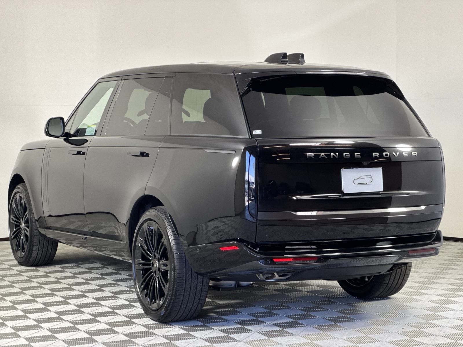 2025 Land Rover Range Rover SE photo 2