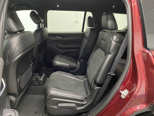 2025 Jeep Grand Cherokee Altitude photo 30