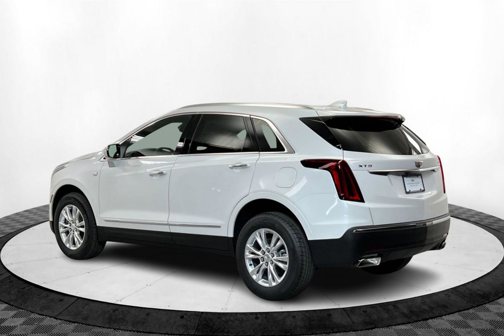 2025 Cadillac XT5 Luxury photo 3